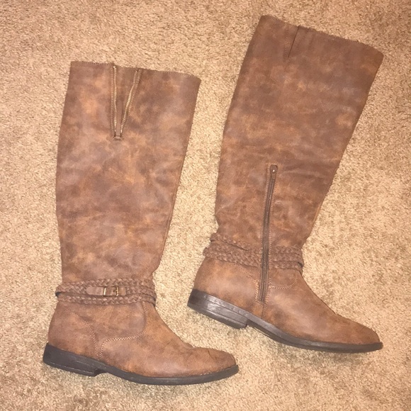 UGG Shoes - Brown boots